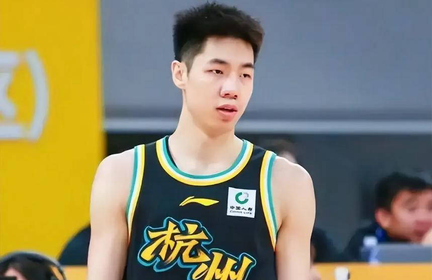 Leisu-CBA常规赛倒计时;山东男篮训练课后队长鼓劲;细节引发关注;令人意外;球队文化被再次提及的简单介绍